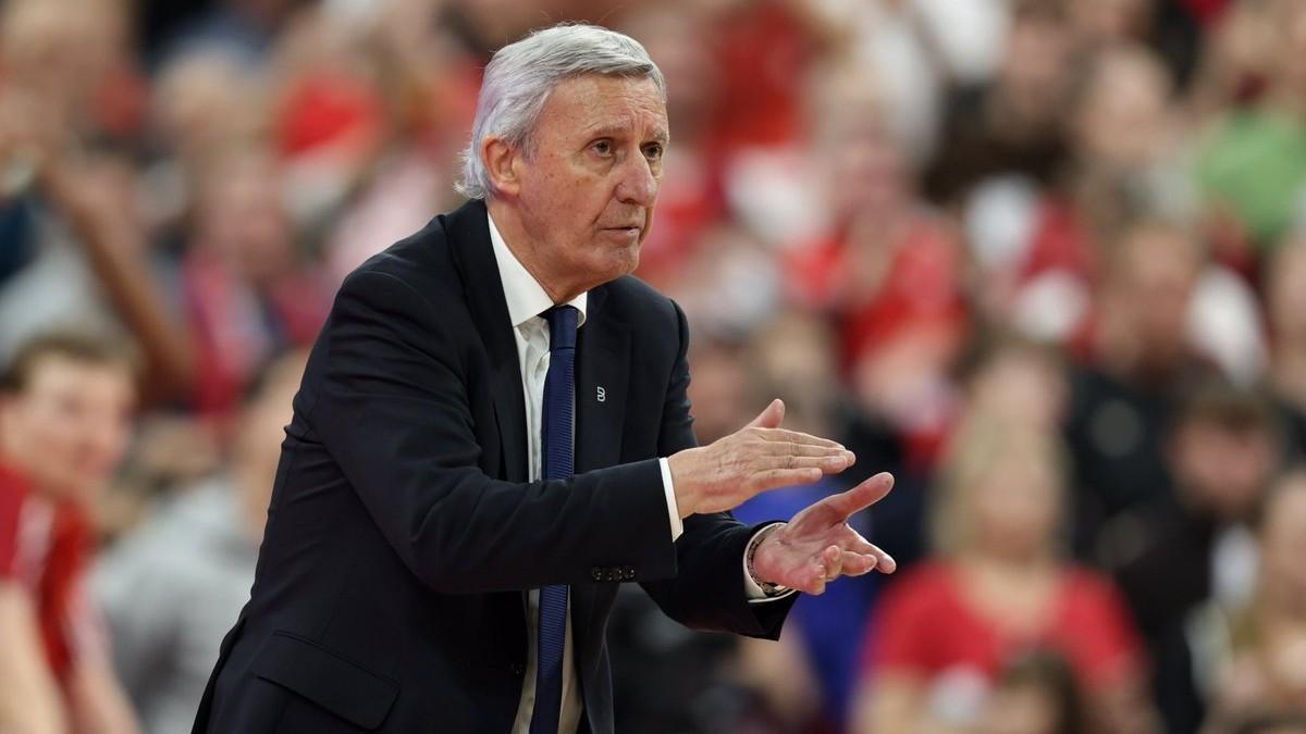 Pesic se ha convertido en el entrenador más veterano en dirigir un partido en la historia de la Euroliga