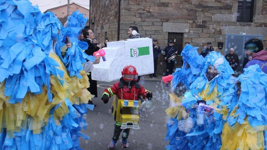 Villanueva de Valrojo se viste de humor en sus números cómicos