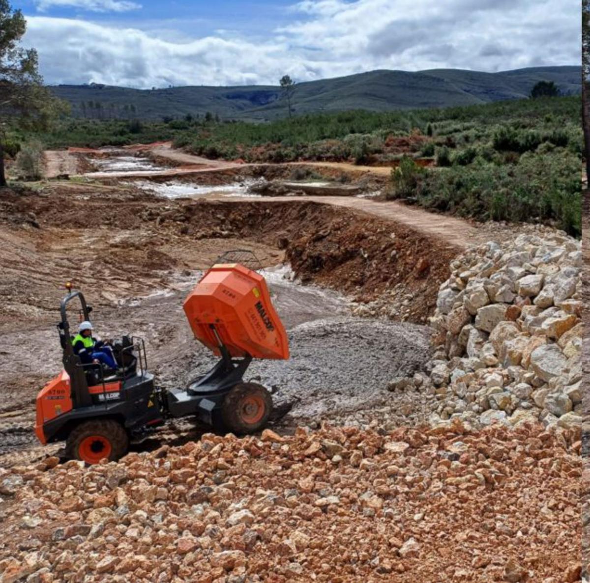 Dos meses extrayendo fangos de Forata
