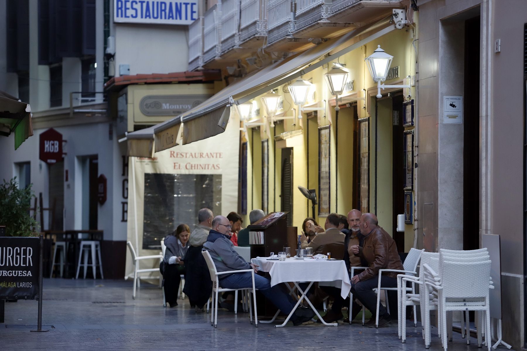 Comienza el horario ampliado en restaurantes y comercios de Málaga