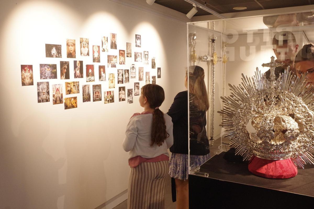 Fotos de la inaguración de la exposición 'Aquella Virgen del Perchel' de la cofradía de la Misericordia