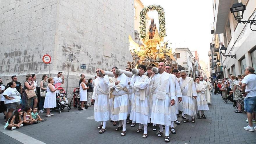 Vila-real erneuert seine Verehrung für die Muttergottes von Gràcia bei einer zahlreichen Prozession