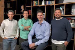 Pau Gasol con los fundadores de VIVLA, Iván Rodríguez, Carlos Gómez y Carlos Floria.