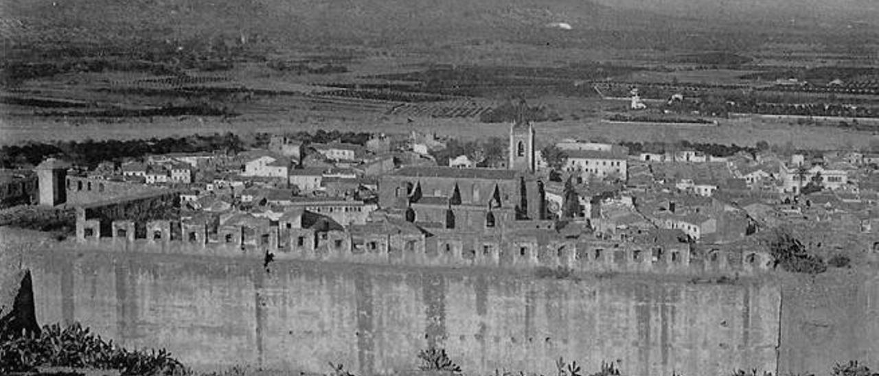 Vista de Sagunt des del castell a principis del segle XX.