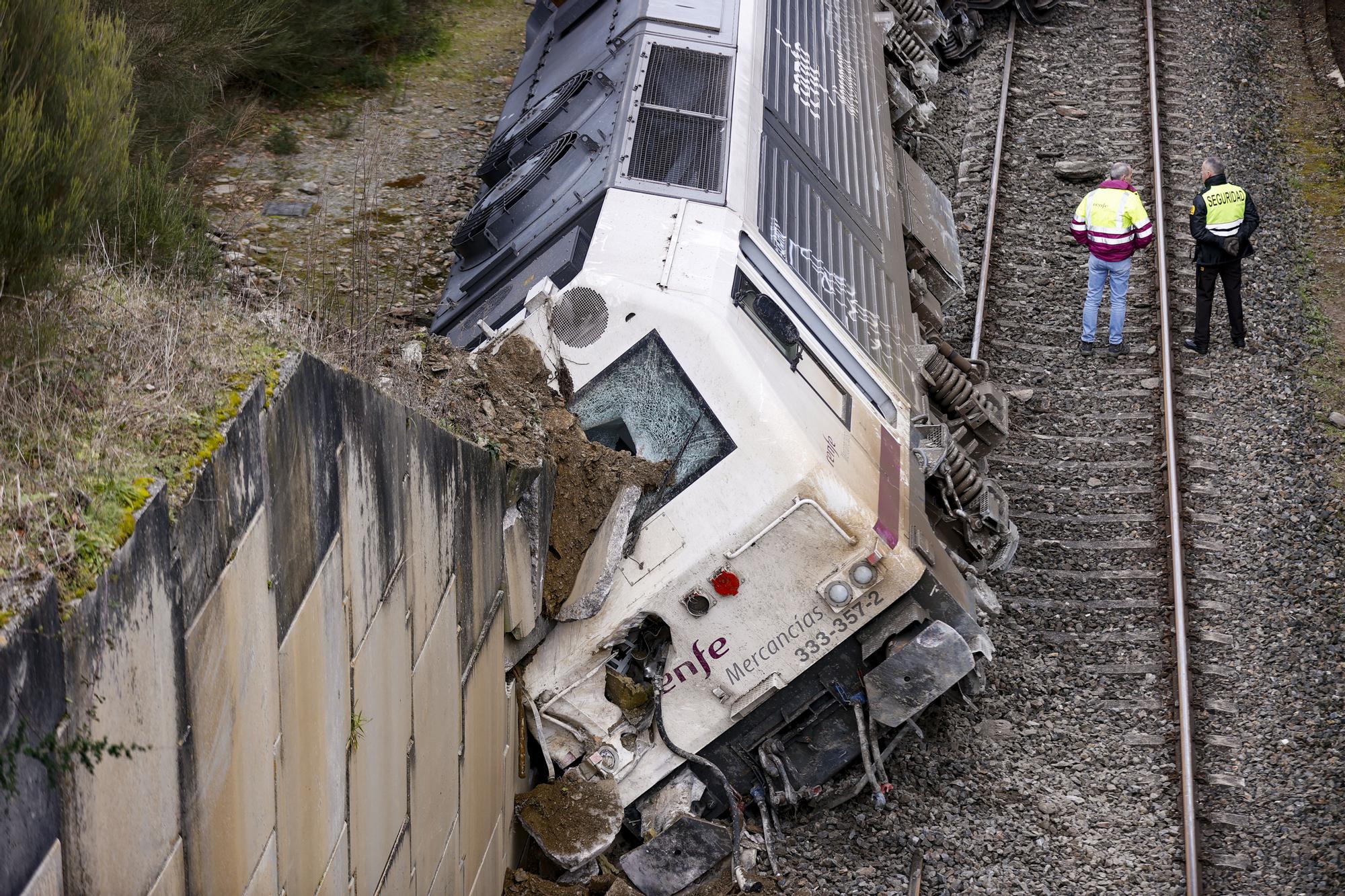 Descarrila un tren de mercancías en Lalín