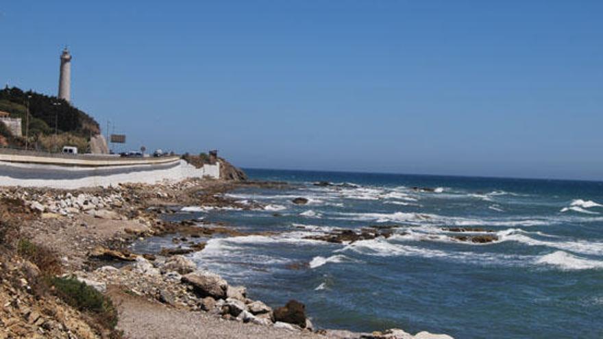 Playa del Faro de Calaburra en Mijas donde se colocará la plataforma semi sumergible a 8 kilómetros.