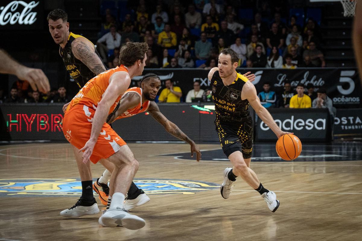 Partido La Laguna Tenerife - Valencia Basket, en imágenes