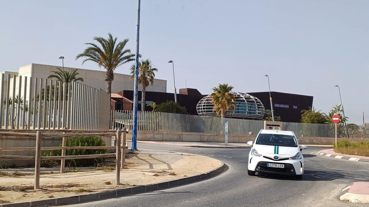 Acceso a la desaladora de Alicante desde la N-332