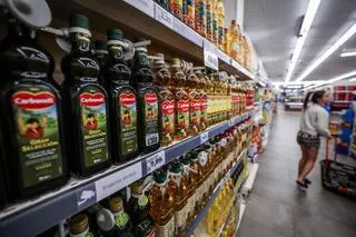 La compra de aceite de oliva, fruta y verdura cae más del 10% en Galicia por la inflación