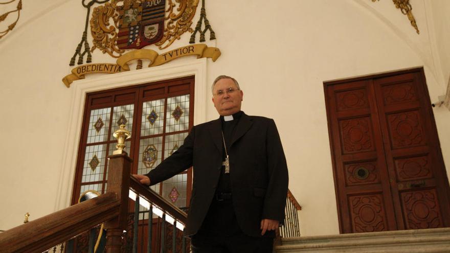 El obispo Lorca Planes en el Palacio Episcopal.