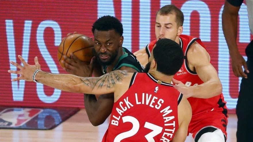 Los Celtics se colocan a un solo triunfo de eliminar a los Raptors