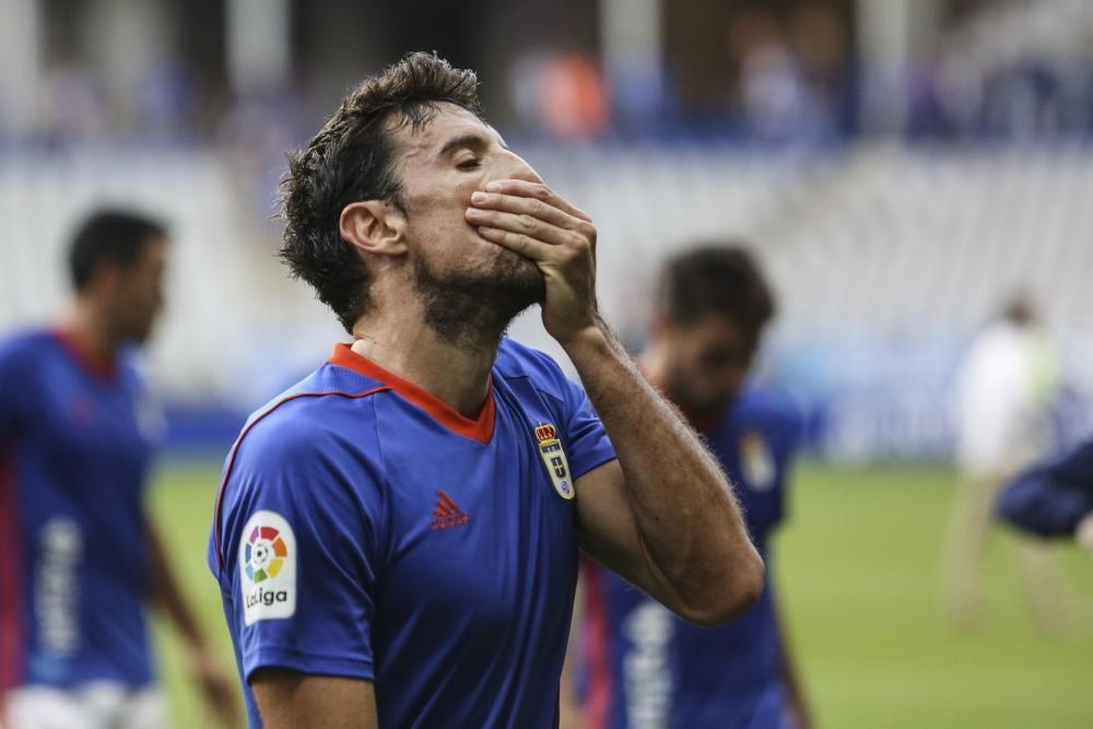 El partido entre el Real Oviedo y el Rayo Vallecano, en imágenes