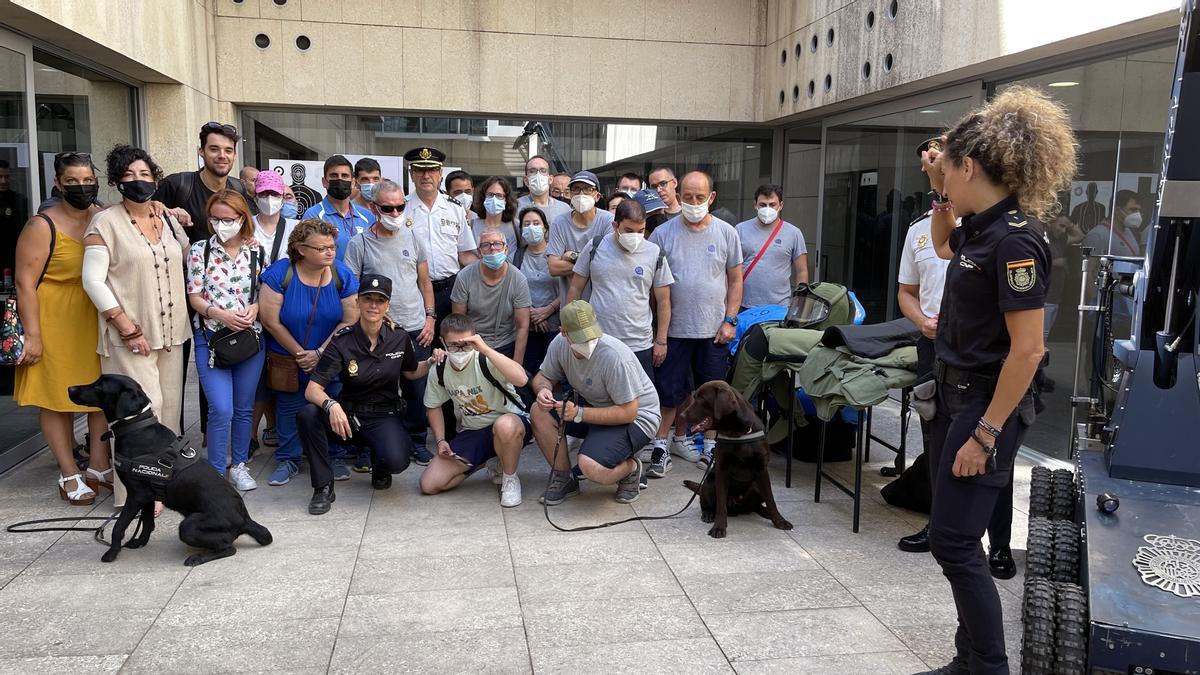 Asistentes a la jornada celebrada en la Comisaría Provincial de Alicante.