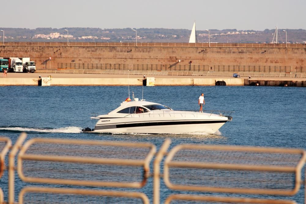 Die Königsfamilie und ihre Yacht "Somni"