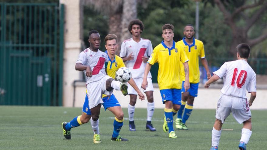 Nebai salva a Las Palmas ante un crecido Huracán