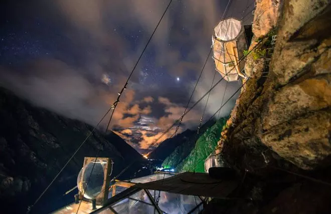 Un hotel colgante a 300 metros de altura