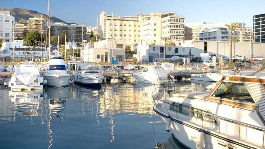 La Junta invertirá 314.000 euros en la limpieza del puerto de La Bajadilla en Marbella