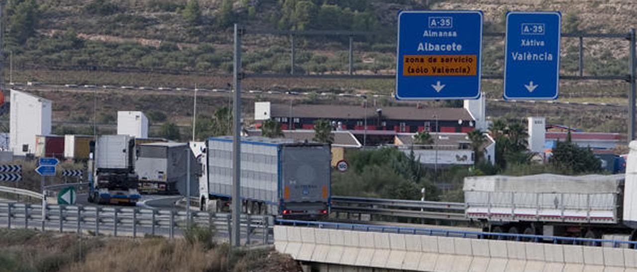 Una gasolinera pide 4  millones al Estado por suprimir su vía principal de llegada de clientes