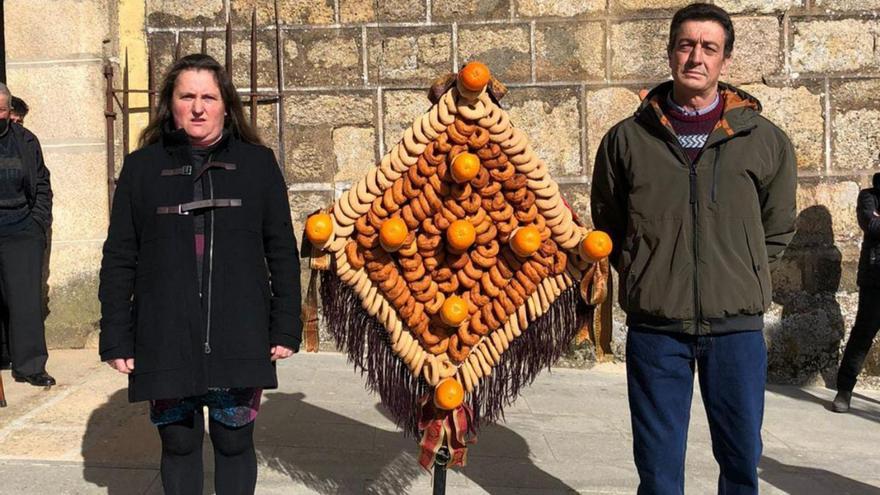 Rabanales saca en procesión el tradicional ramo por San Blas. | Ch. S.