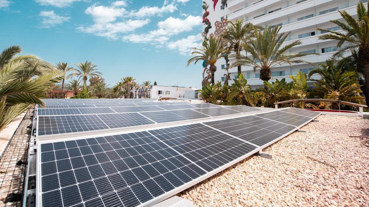 Placas Fotovoltaicas instaladas en Platja &#039;en Bossa.