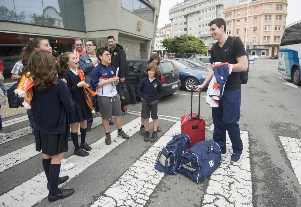 Llegada del Básquet Coruña a Riazor