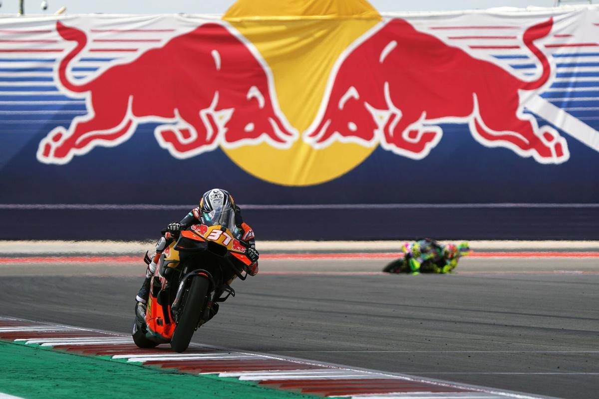 Austin (United States), 30/03/2026.- Red Bull KTM Factory Racing rider Pedro Acosta of Spain in action during the MotoGP race for the Motorcycling Grand Prix of the United States at the Circuit Of The Americas racetrack in Austin, Texas, USA, 29 March 2026. (Motociclismo, España, Estados Unidos) EFE/EPA/DUSTIN SAFRANEK. gp de las americas 2026. circuito de las americas