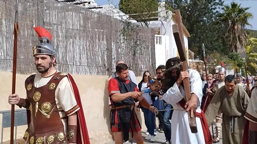 Semana Santa en Ibiza: Un nuevo Jesús para el Vía Crucis viviente de Santa Eulària
