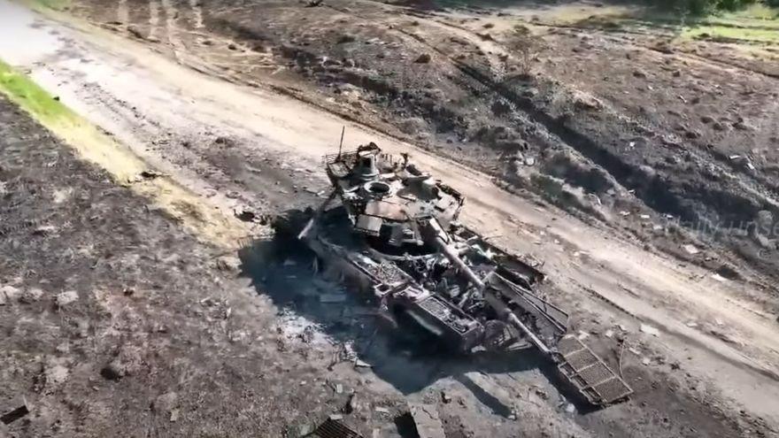 Imagen de un tanque ruso T-90M destruido en Járkov.