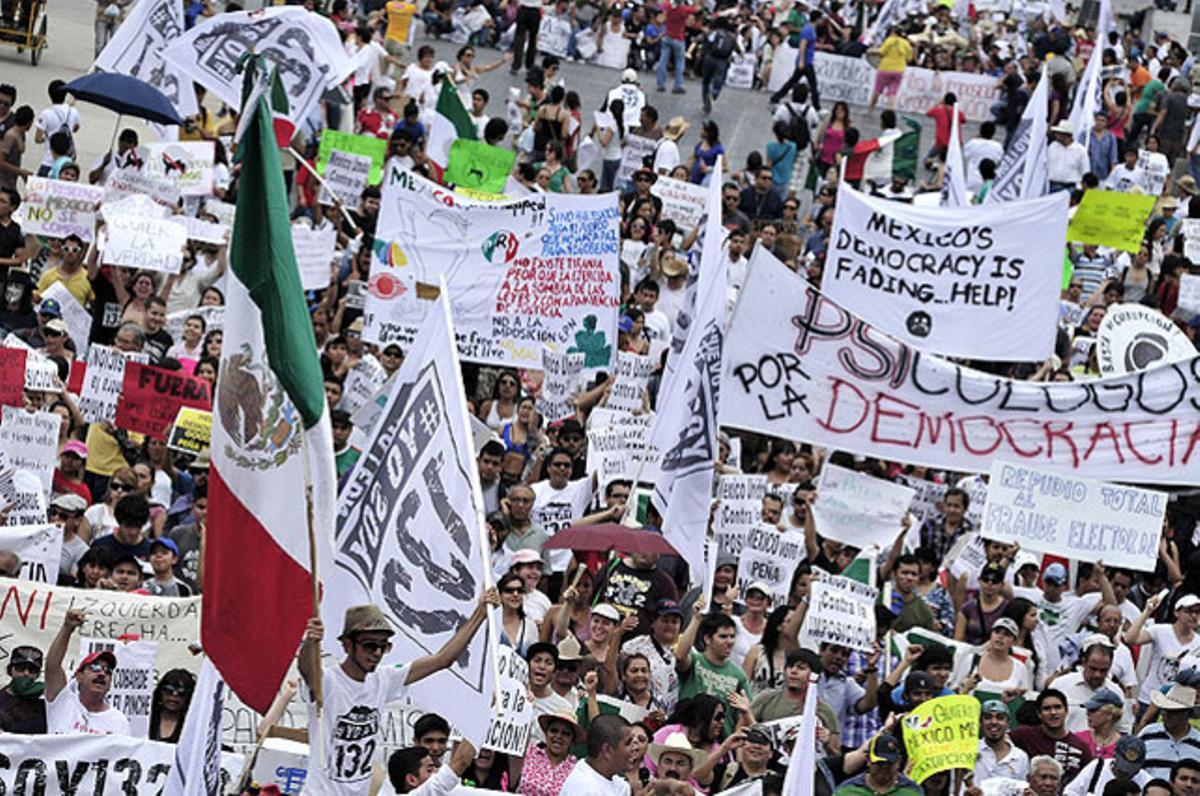 Milers de persones es manifesten a Monterrey (Mèxic) per protestar contra la ’imposició’ d’Enrique Peña Nieto com a guanyador de les presidencials.