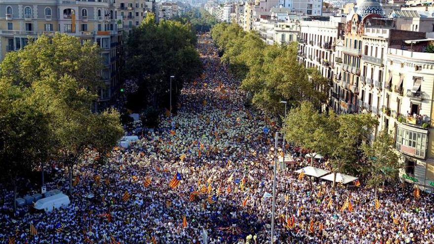 Cientos de miles de catalanes se suman a una Diada reivindicativa