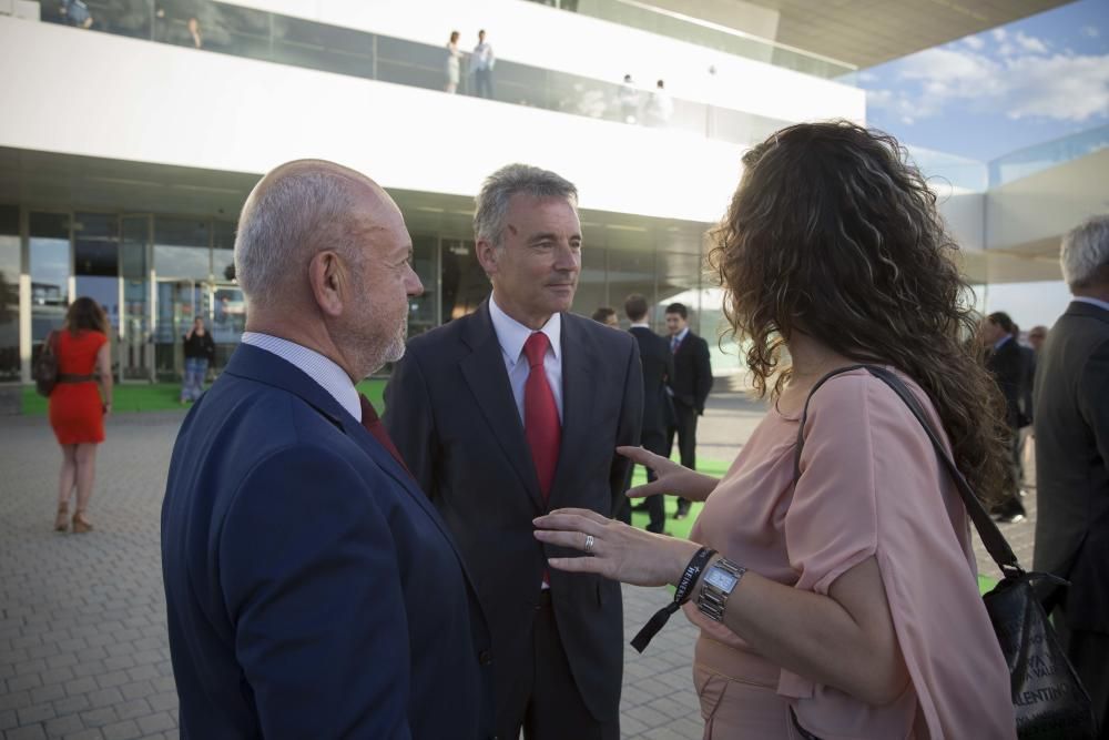 Fiesta de inauguración en el renovado Veles e Vents.