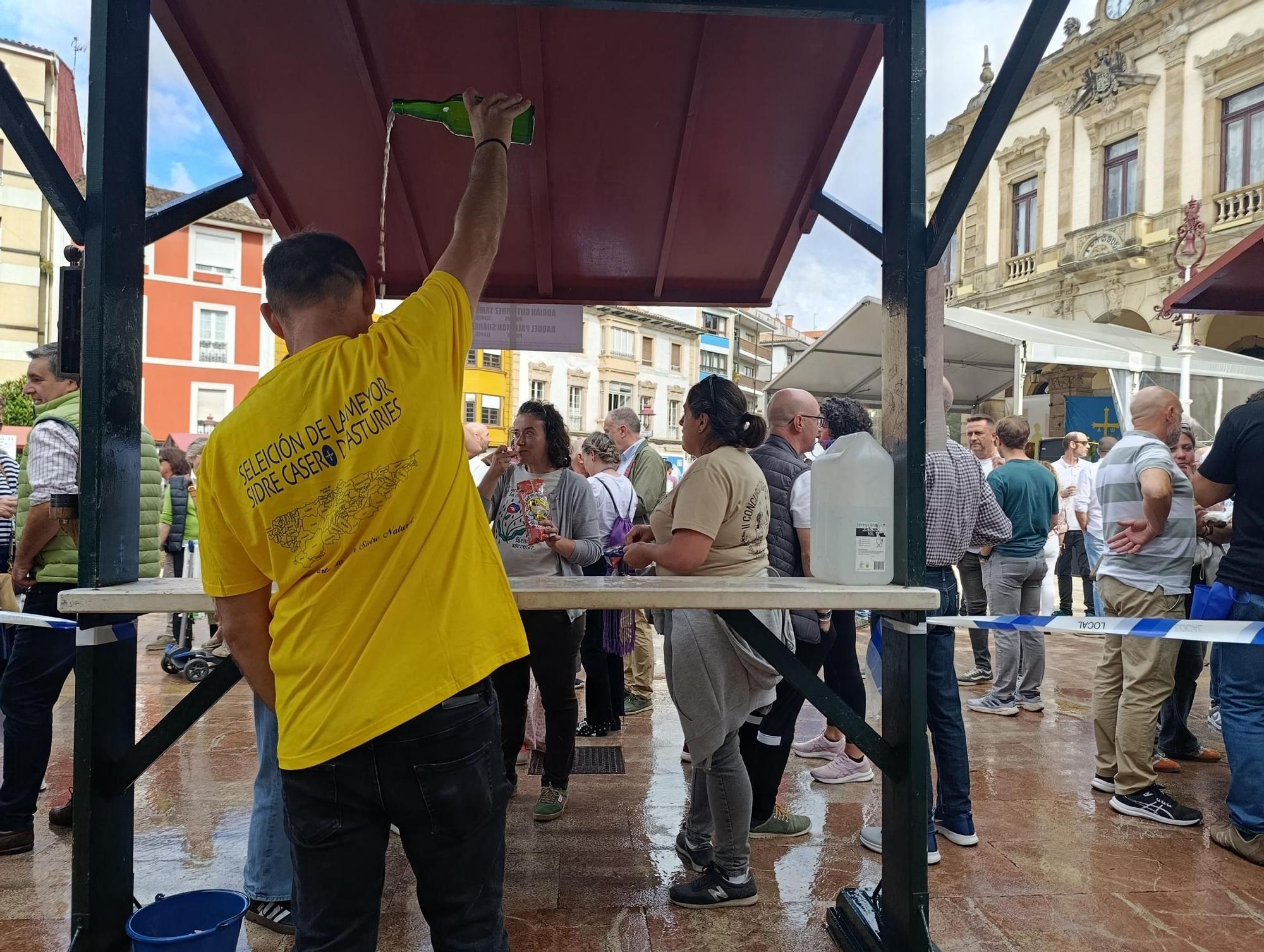 Héctor García, de Llanes,  gana la "champions" de la sidra casera en Villaviciosa