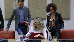 Iñigo Errejón, Yolanda Díaz y Aina Vidal el lunes, en la reunión del grupo parlamentario Sumar.