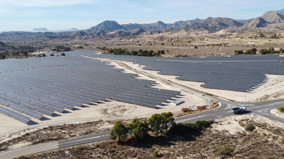 La planta solar de Xixona, la mayor de la Comunidad en funcionamiento hasta ahora con 34 MW de potencia