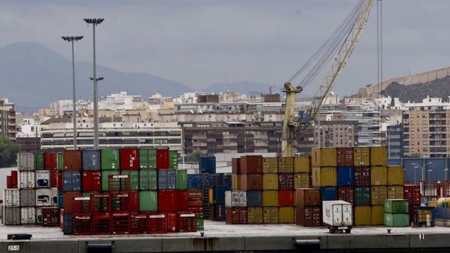 Zona carga y descarga del puerto de Alicante