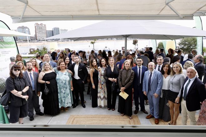 La cena solidaria de la Asociación Española Contra el Cánder en Gijón, en imágenes
