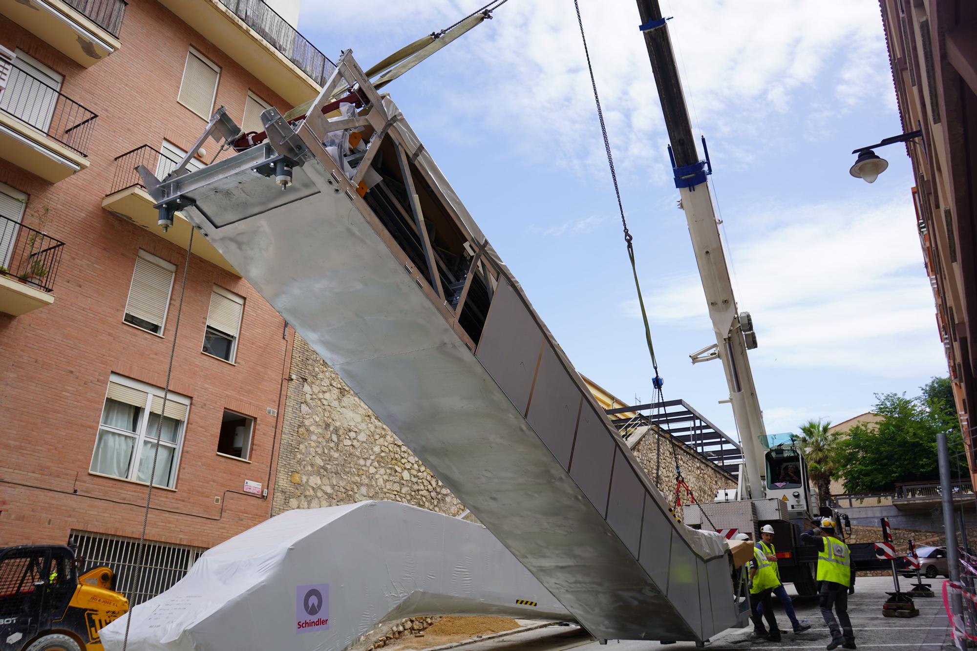 Inician el montaje de las escaleras mecánicas del Mercat de Ontinyent