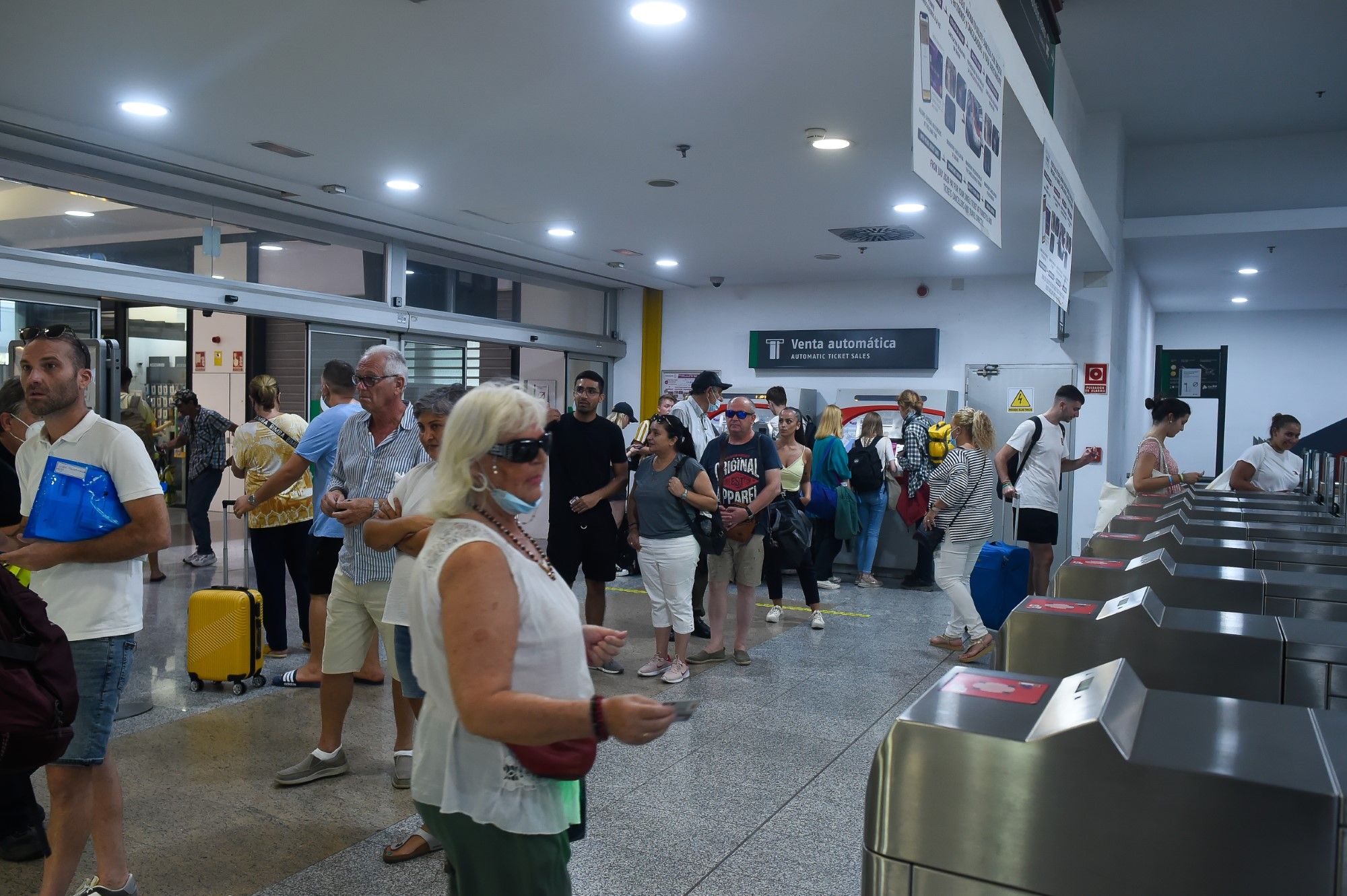 Ya se pueden adquirir los nuevos abonos gratuitos del Cercanías en la estación María Zambrano