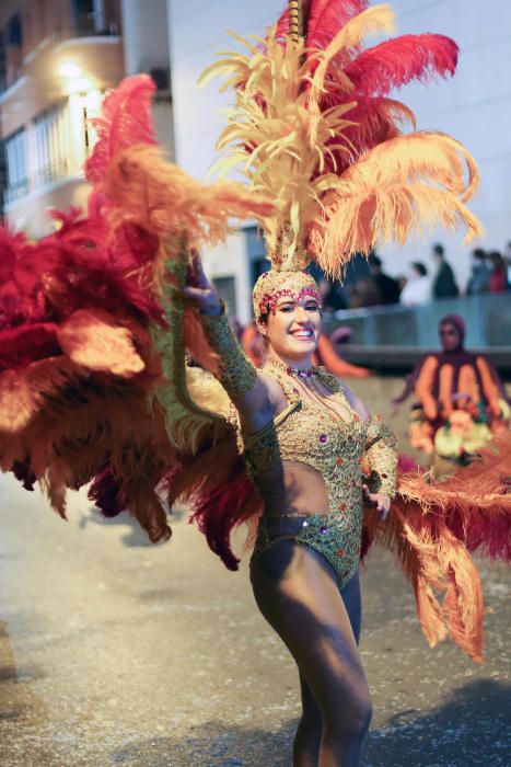 Instante del desfile del carnaval nocturno