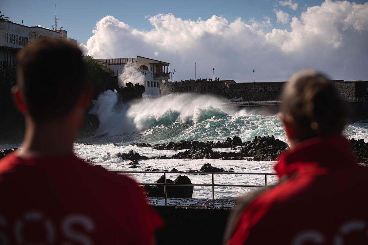 Mala mar esta tarde en Puerto de la Cruz vista desde San Telmo.