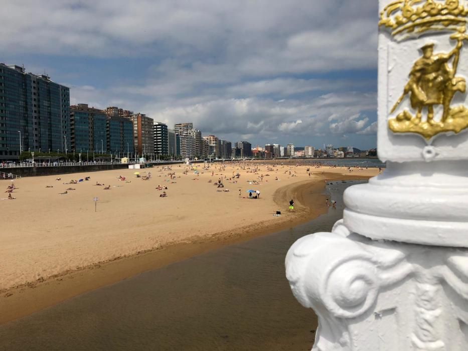 Sábado de playa en Asturias: camino de aforo lleno