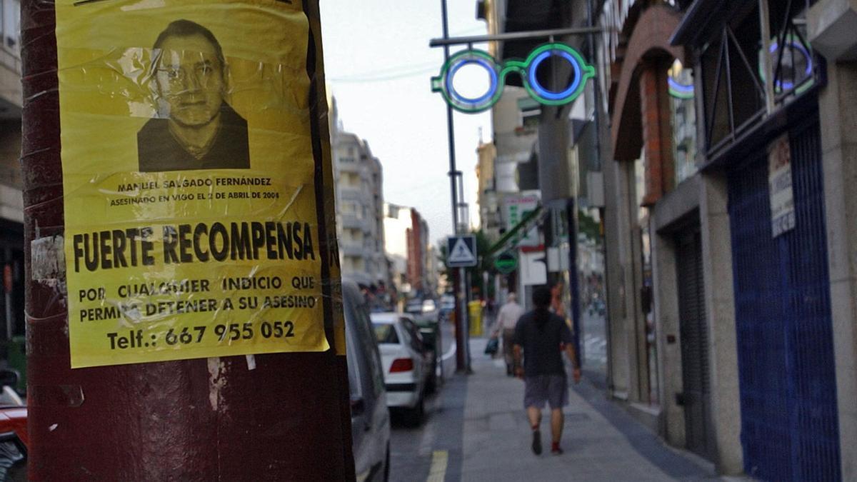 Cartel de recompensa en la busca de indicios por el asesinato de Manuel Salgado 