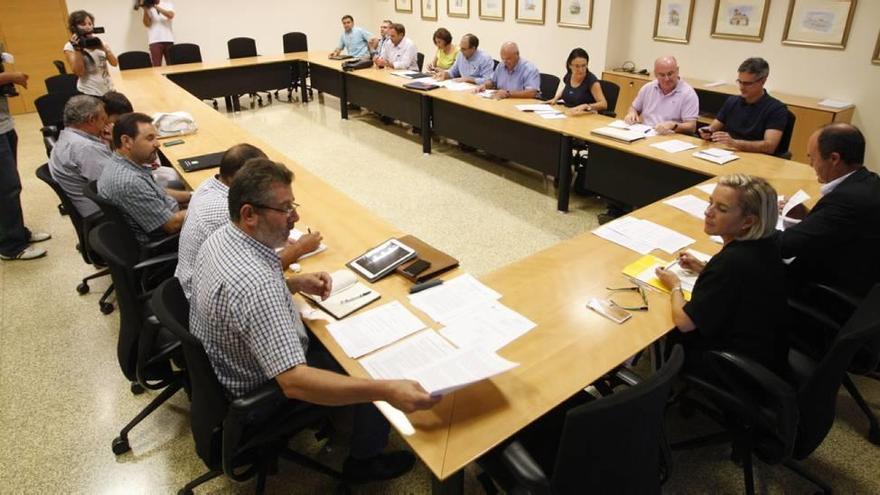 La reunión del sector tuvo lugar ayer en la consejería de Agricultura.