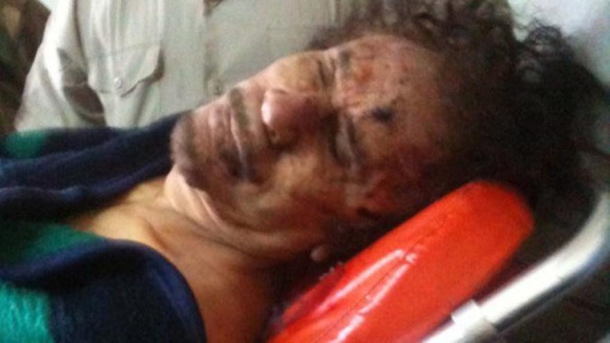 Al Yazira muestra imágenes del cadáver de Gadafi