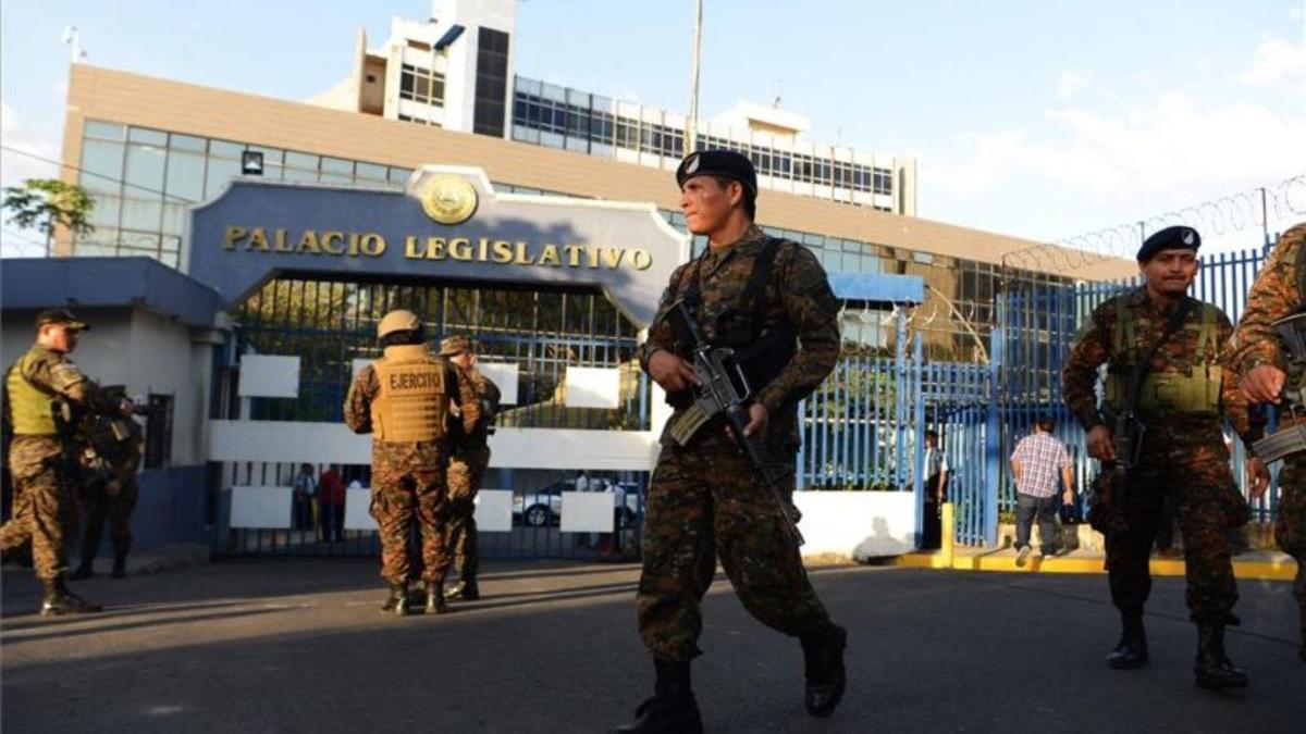 el-salvador-militares-congreso