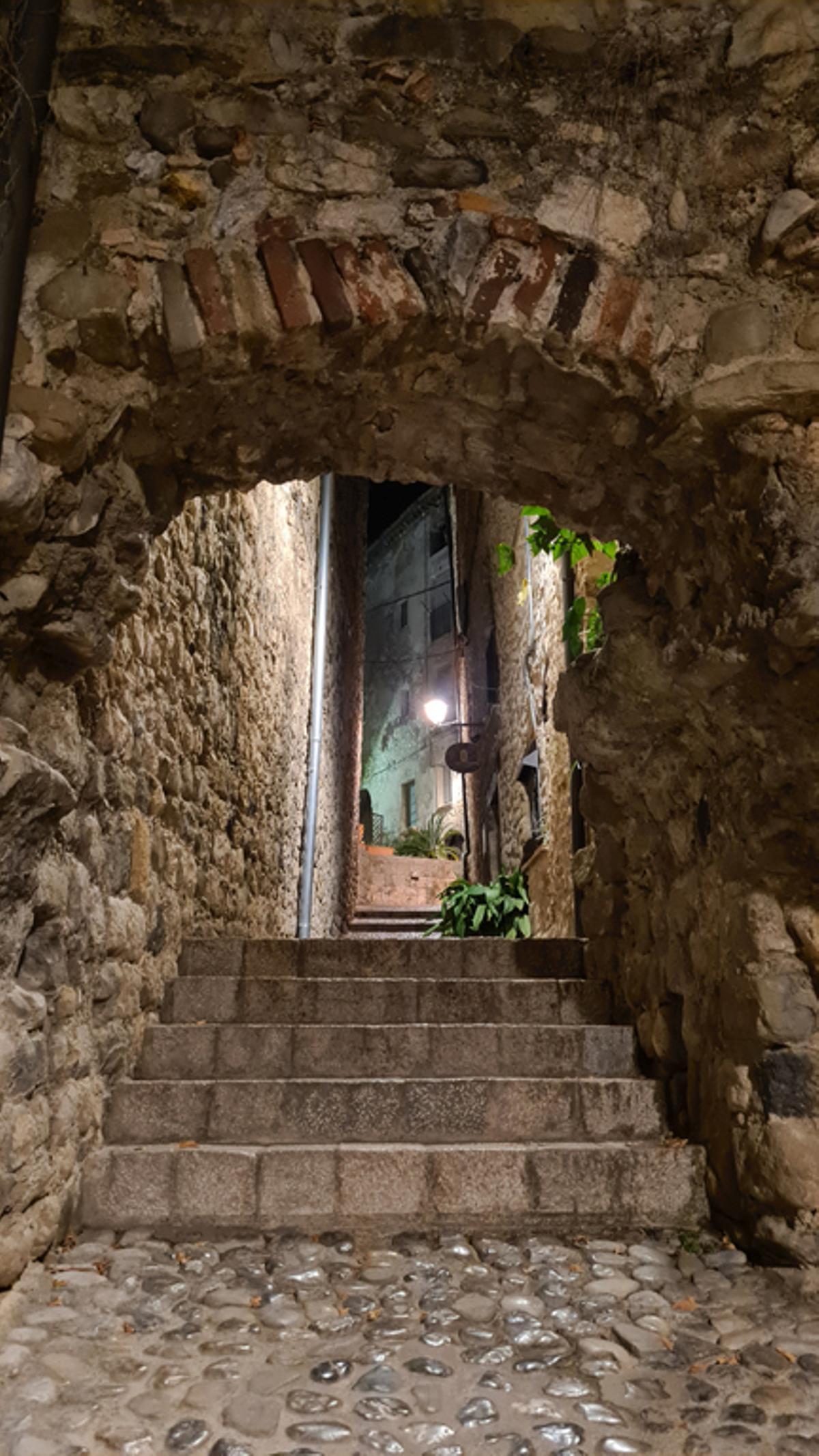 En las calles de la antigua judería de Besalú
