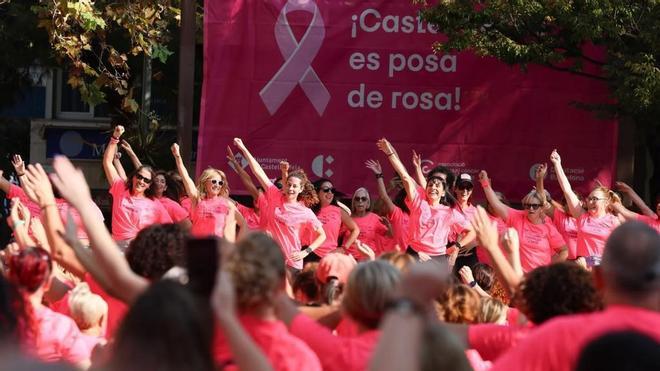 Castelldefels se viste de rosa para visibilizar la lucha contra el cáncer de mama