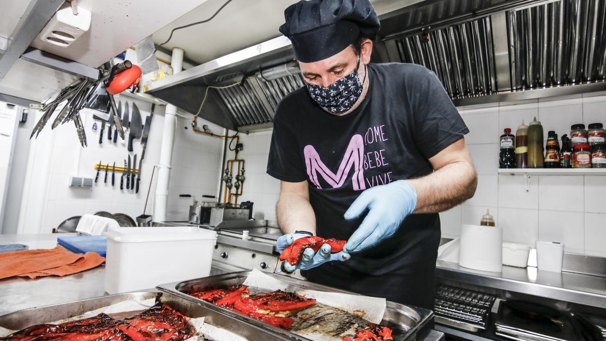 Uno de los numerosos cocineros (Mario &amp; Marieta Gastrobar) que ponen la salsa al sector cada día en Cáceres.