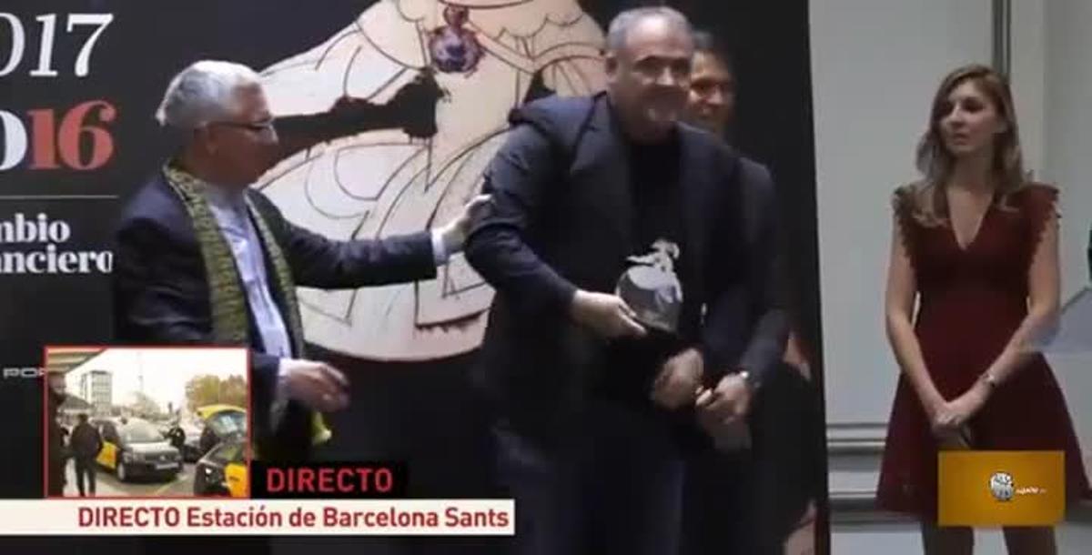 Arribat el moment de dedicar el premi Cambio 16 a la seva dona, no ha pogut contenir les llàgrimes.