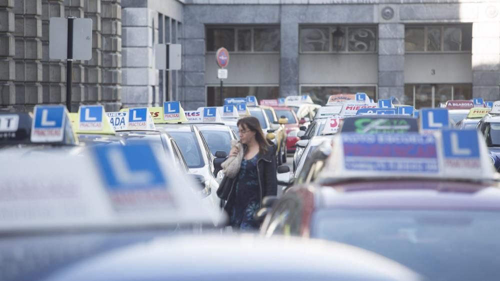 Manifestación de profesores de autoescuela en Oviedo.